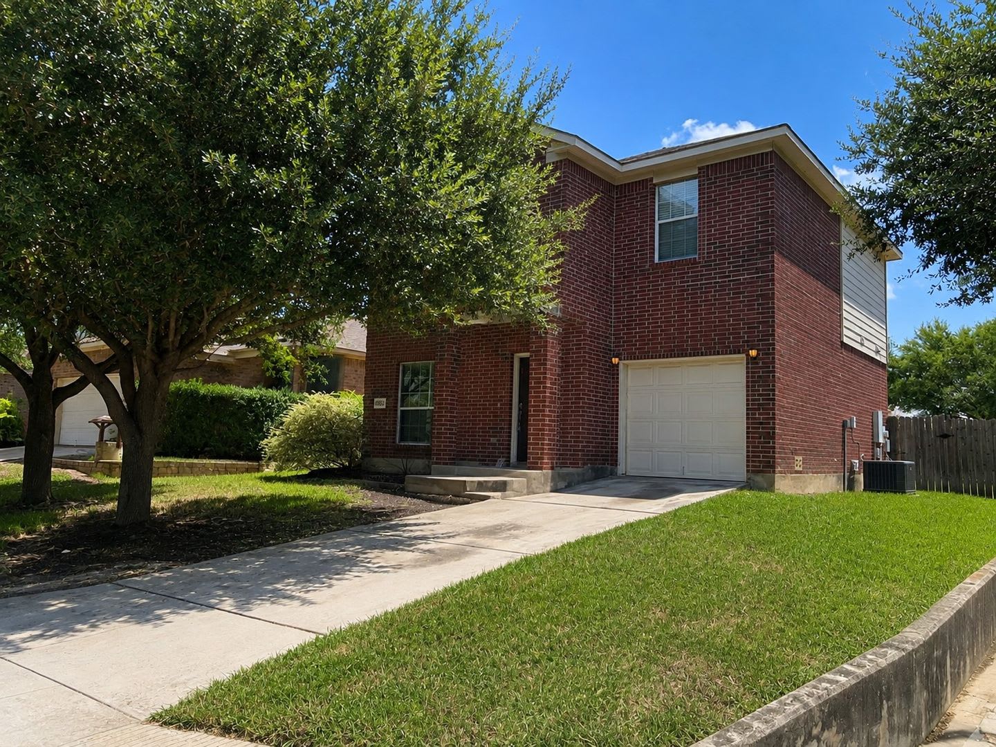 Spacious Home With Oversized Backyard & Lawn Service Included! – photo 2