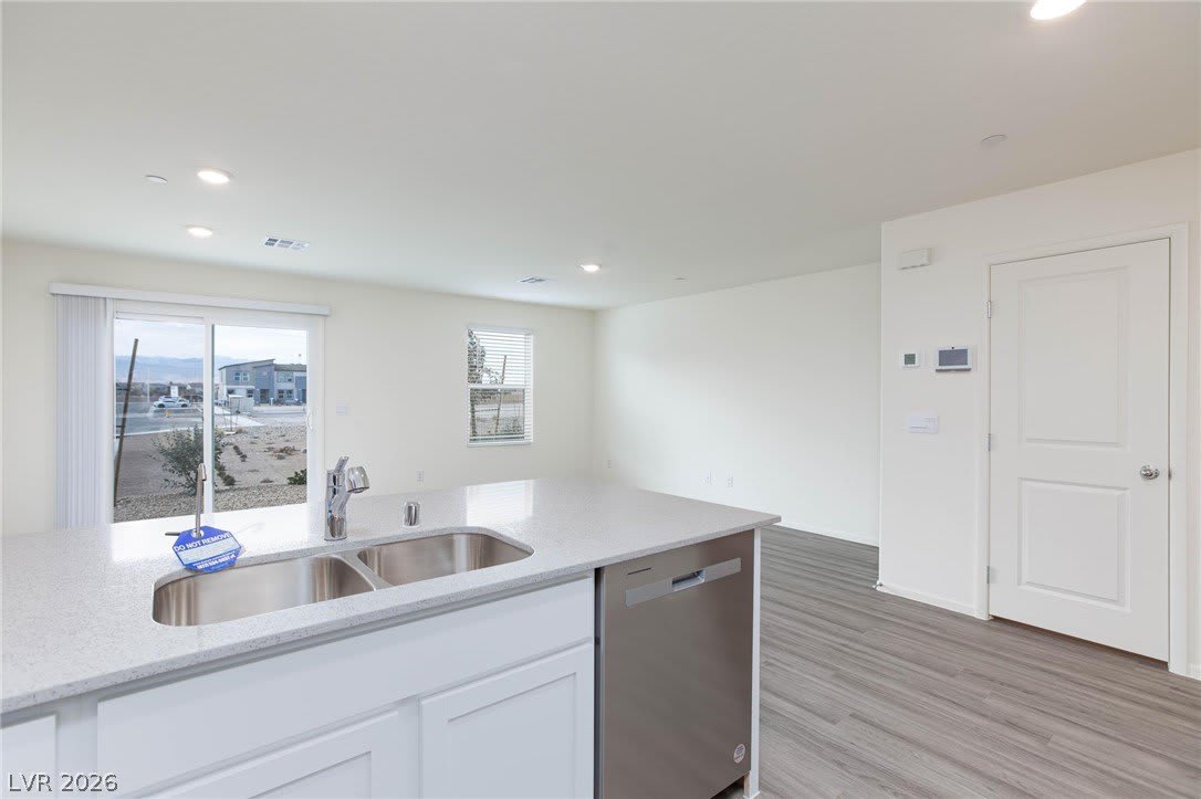 6061 Amaryllis Falls Street – photo 1