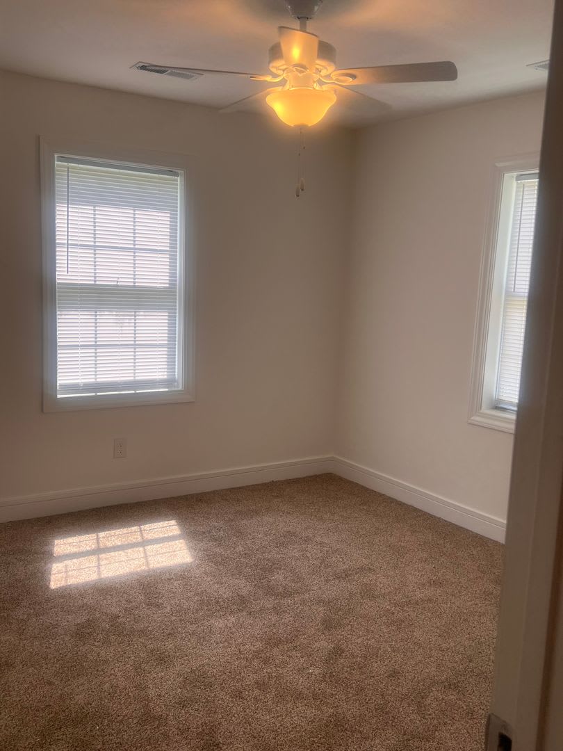 Three Bedroom Two Bathroom House – photo 5