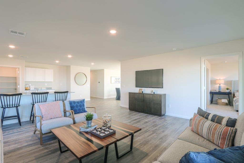 2440 Tapatio Dr – photo 2