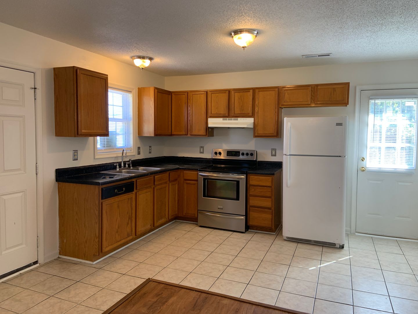 4 Bedroom Home close to HWY 421 & I40 – photo 3