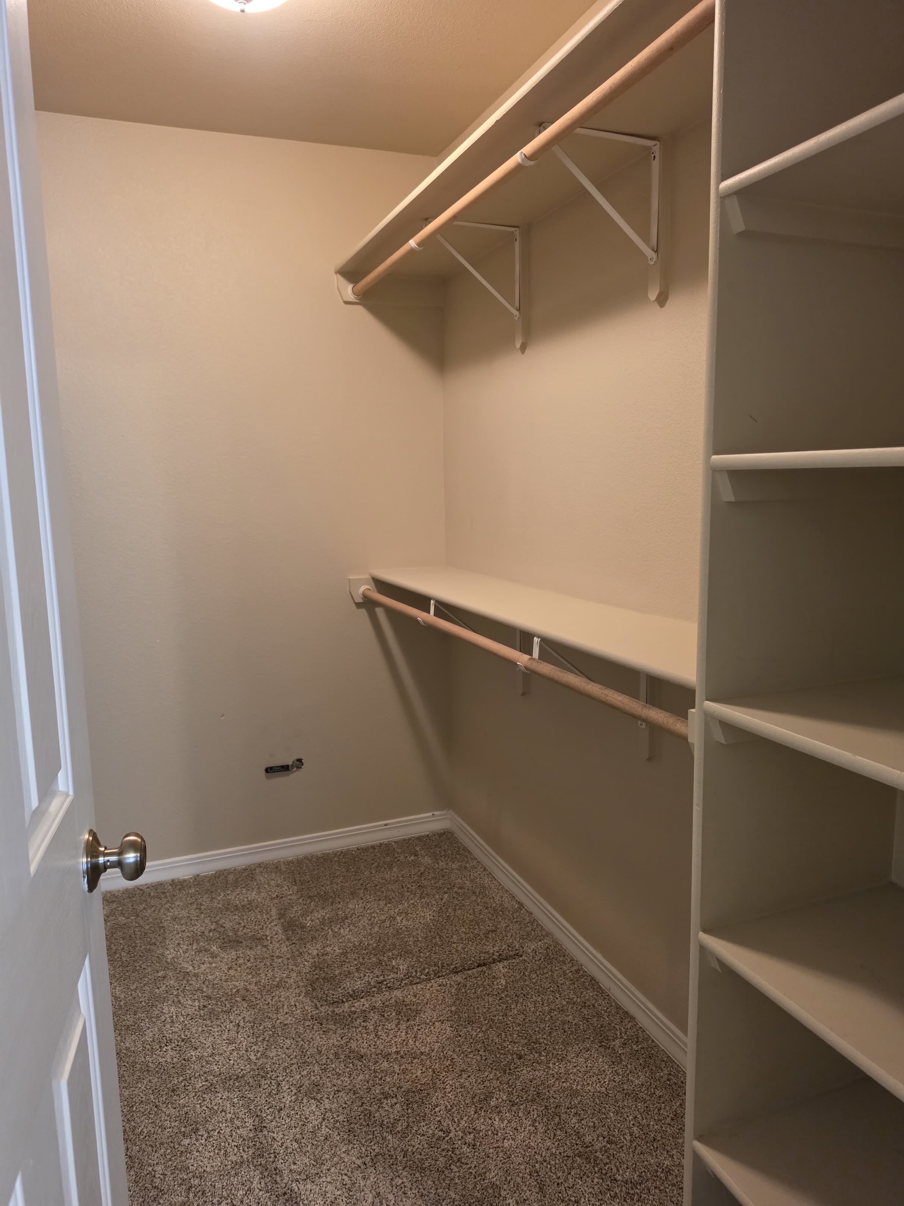 550 W Woodbury Dr – photo 2
