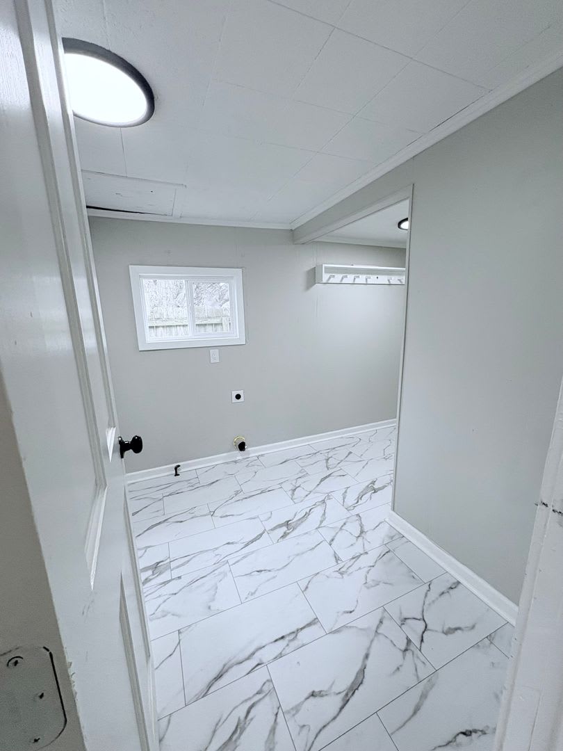 Unique Newly Renovated 4 Bed, 1.5 Bath with 2 Bonus Rooms! – photo 4