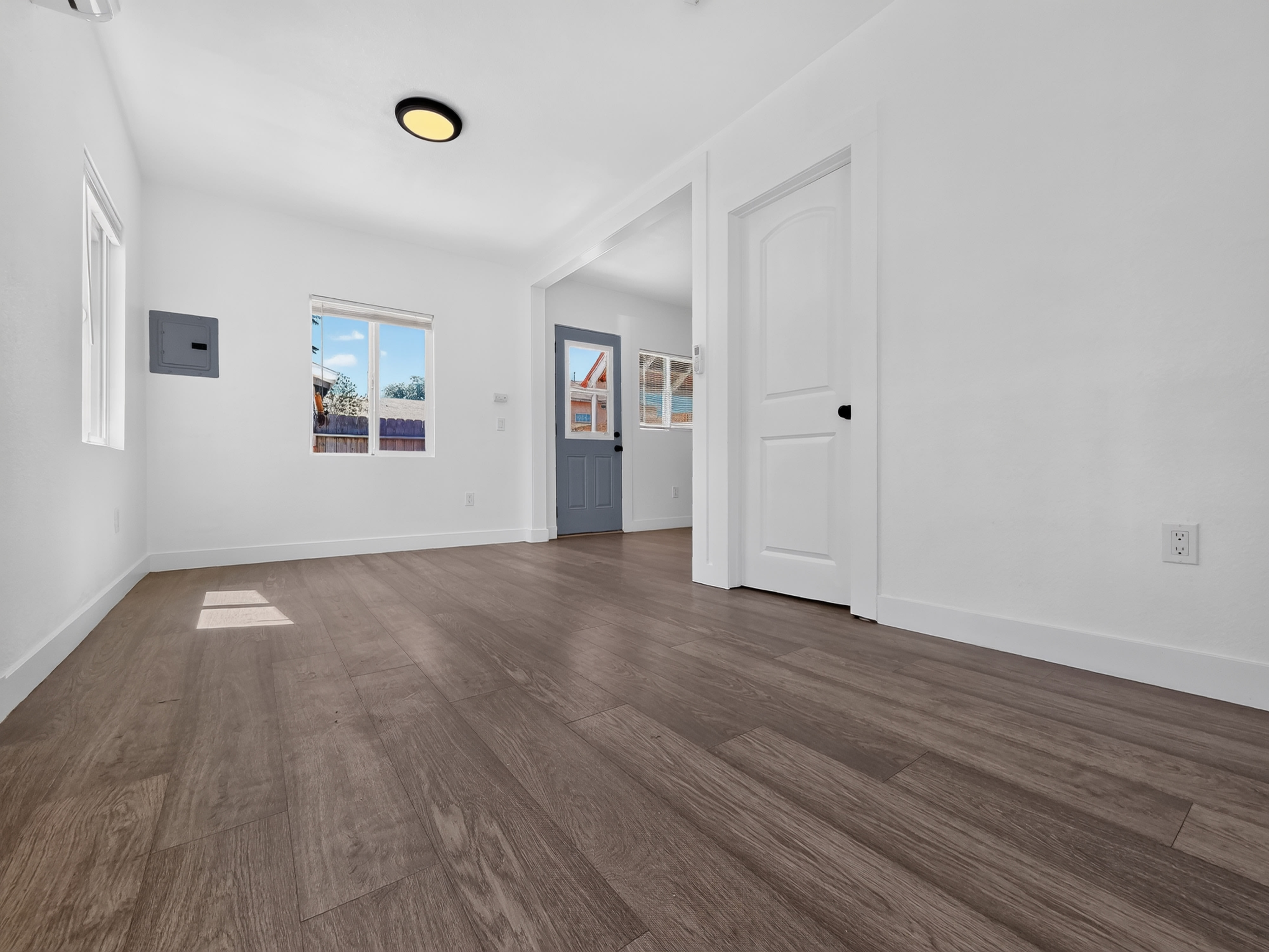 9524 Mayne St – photo 2