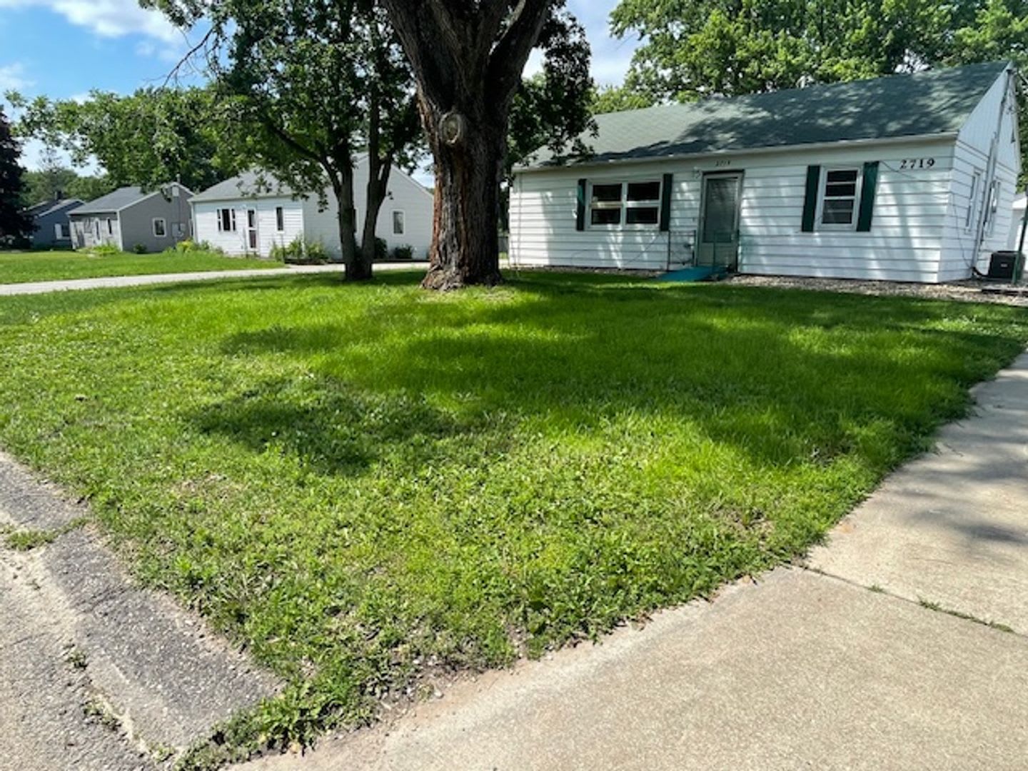 Recently Renovated 2 Bed 1 Bath – photo 1