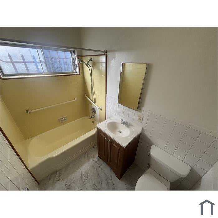 1435 West 105th Street – photo 2
