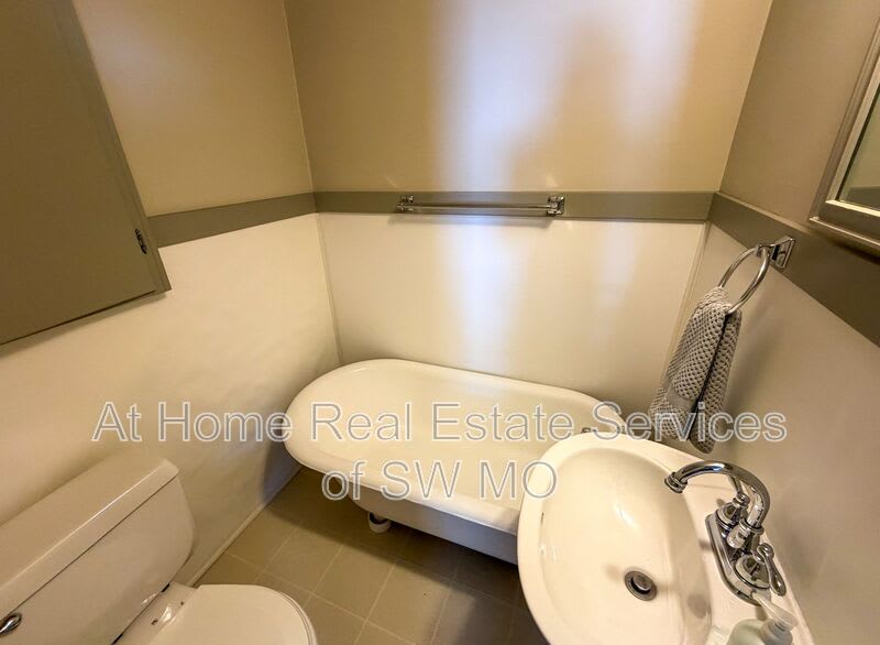 839 S Broadway Ave – photo 5