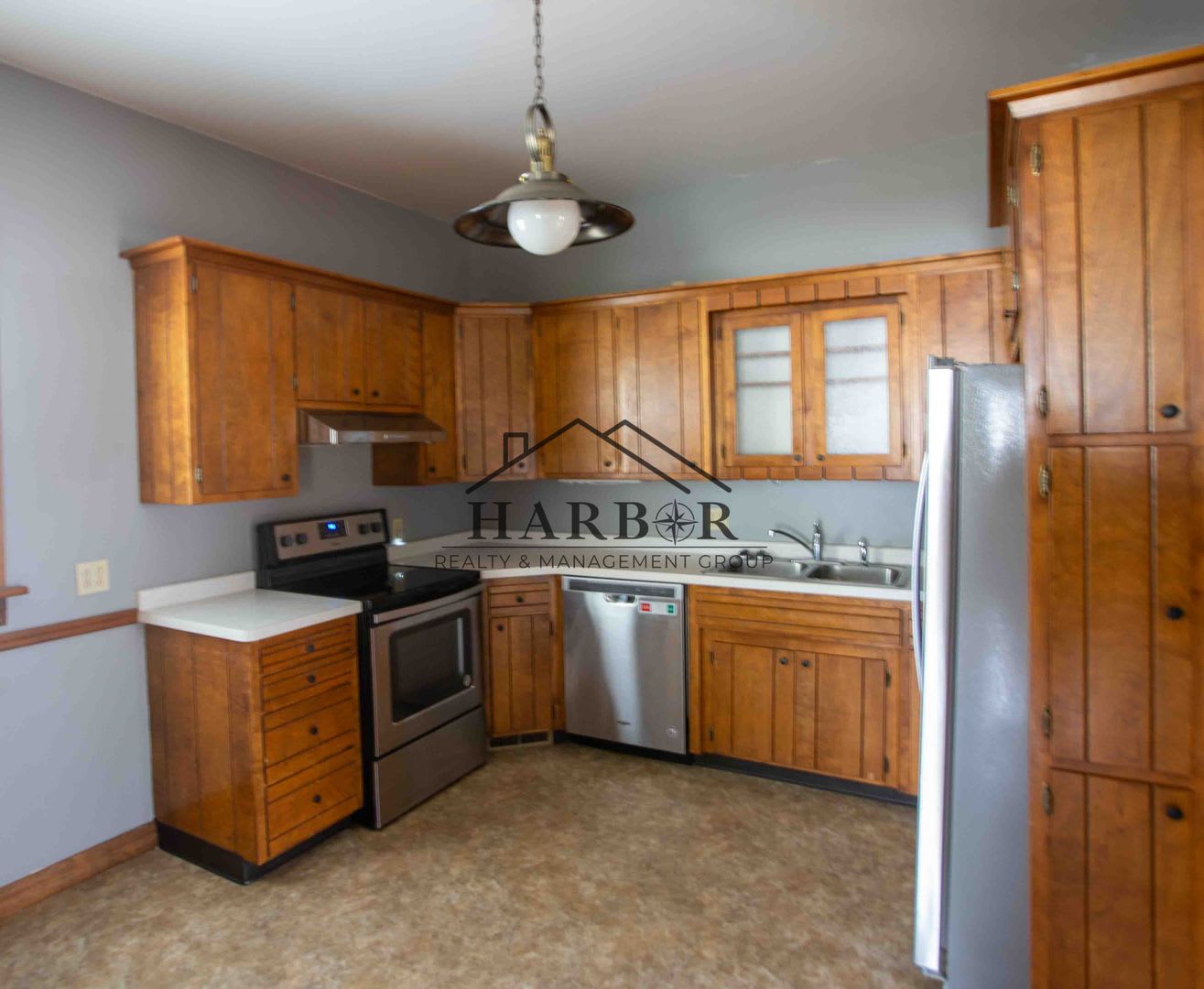 3 bedroom 2.5 bathroom home with a fully fenced yard! – photo 2