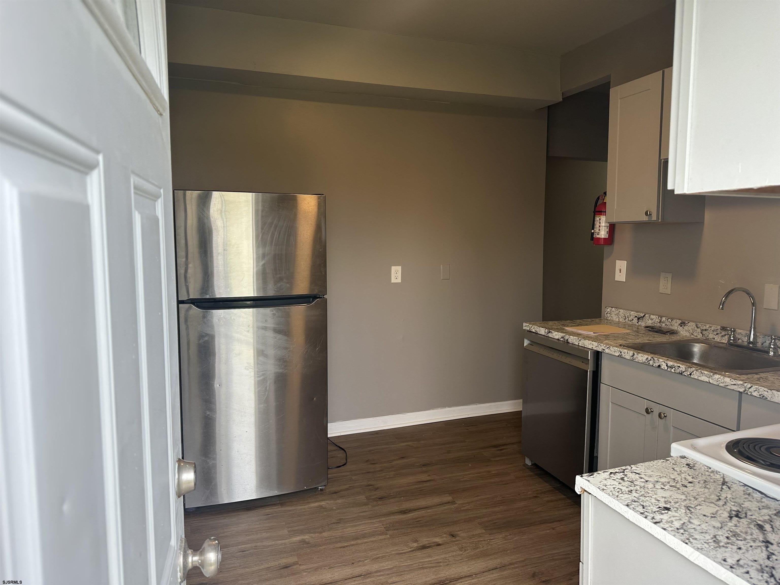 120 N Congress Ave – photo 3