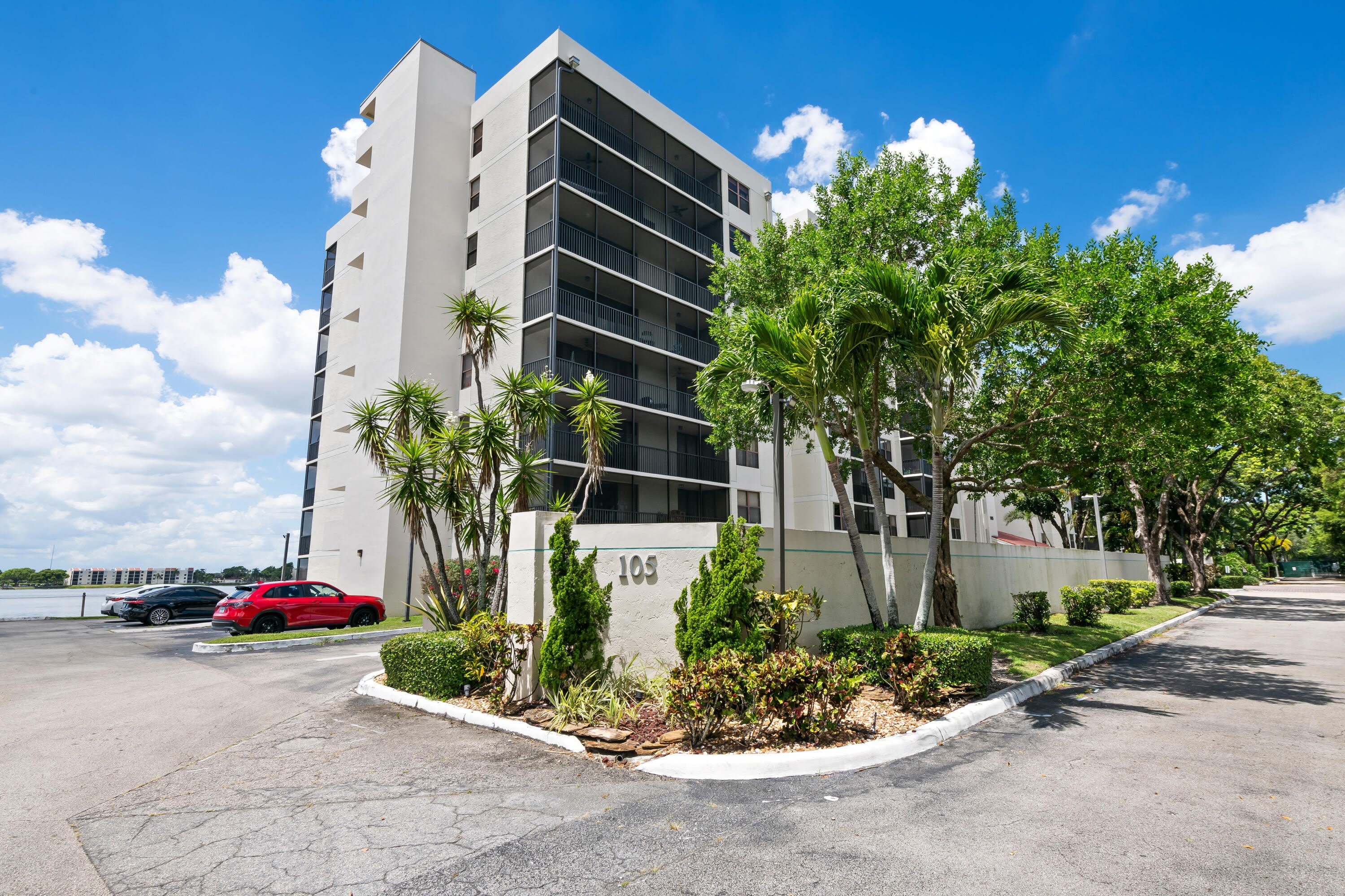 105 Lake Emerald Drive – photo 1