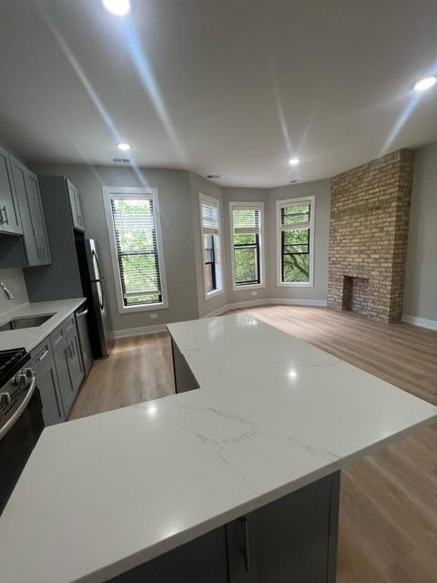 422 W Belden Ave – photo 3