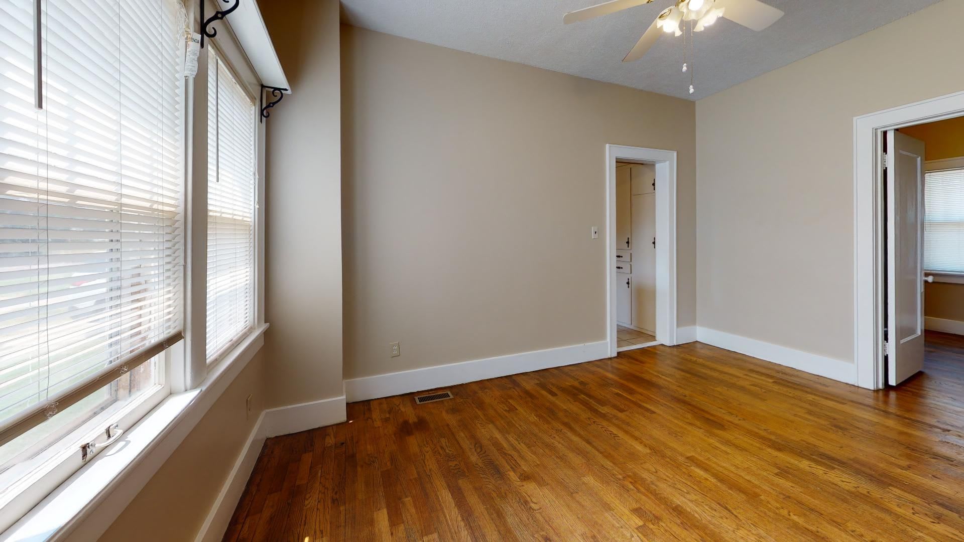 2 Bedroom, 1 Bathroom House with Detached Garage – photo 4