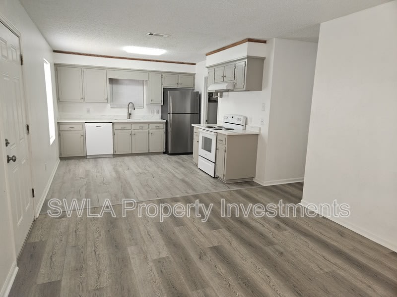 1750 South Tallowood Drive – photo 2
