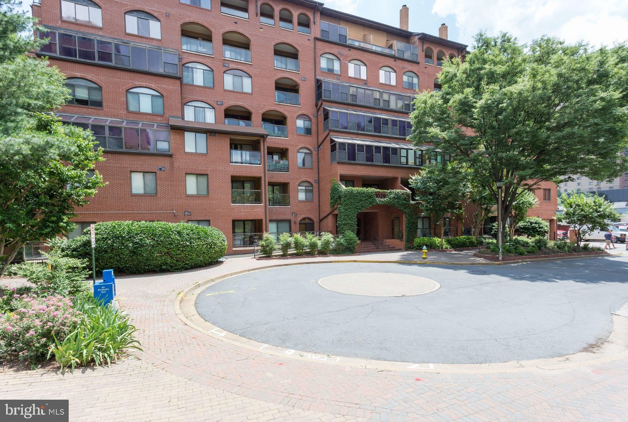 1029 N STUART Street N – photo 1