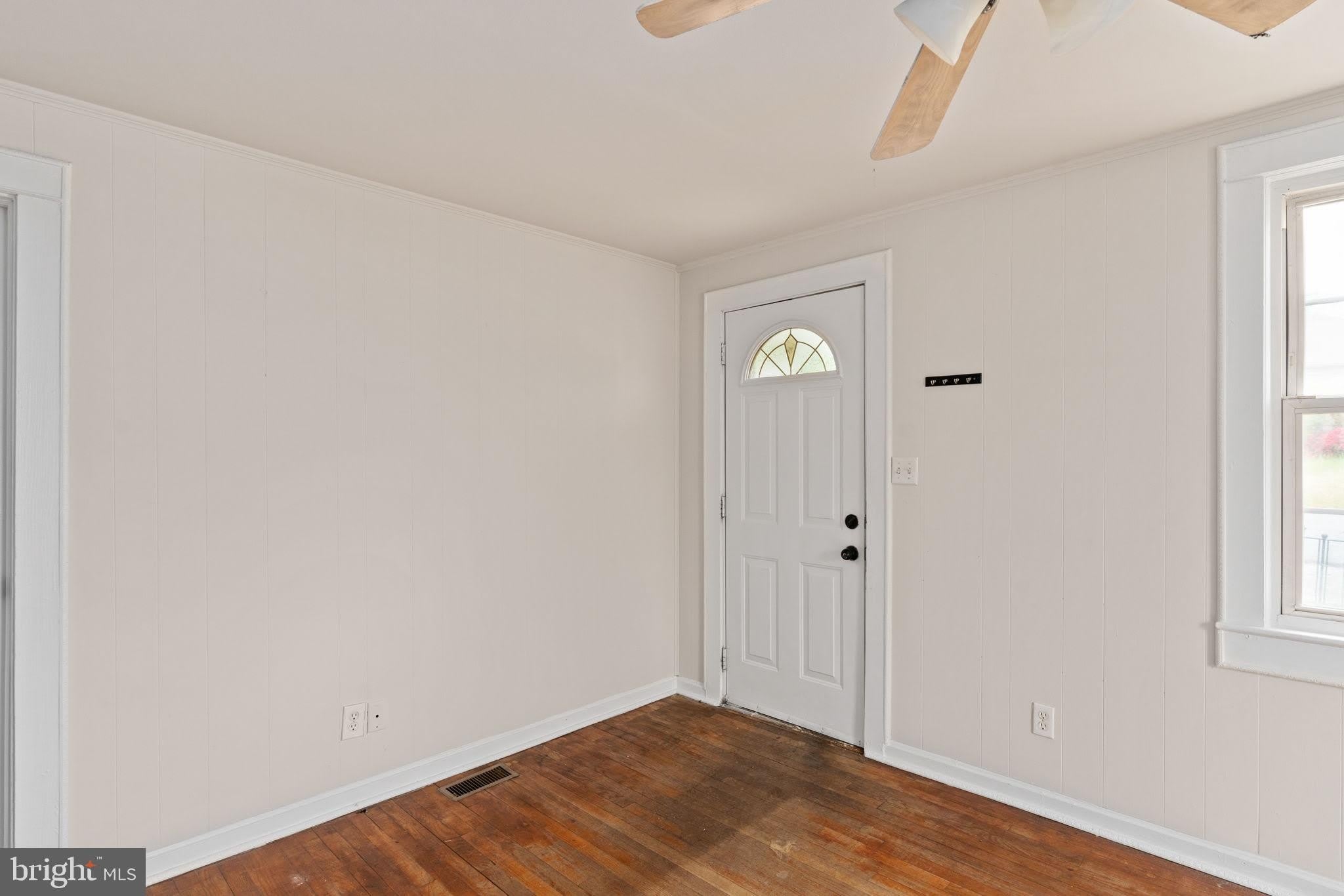 311 COLONIAL Avenue – photo 4