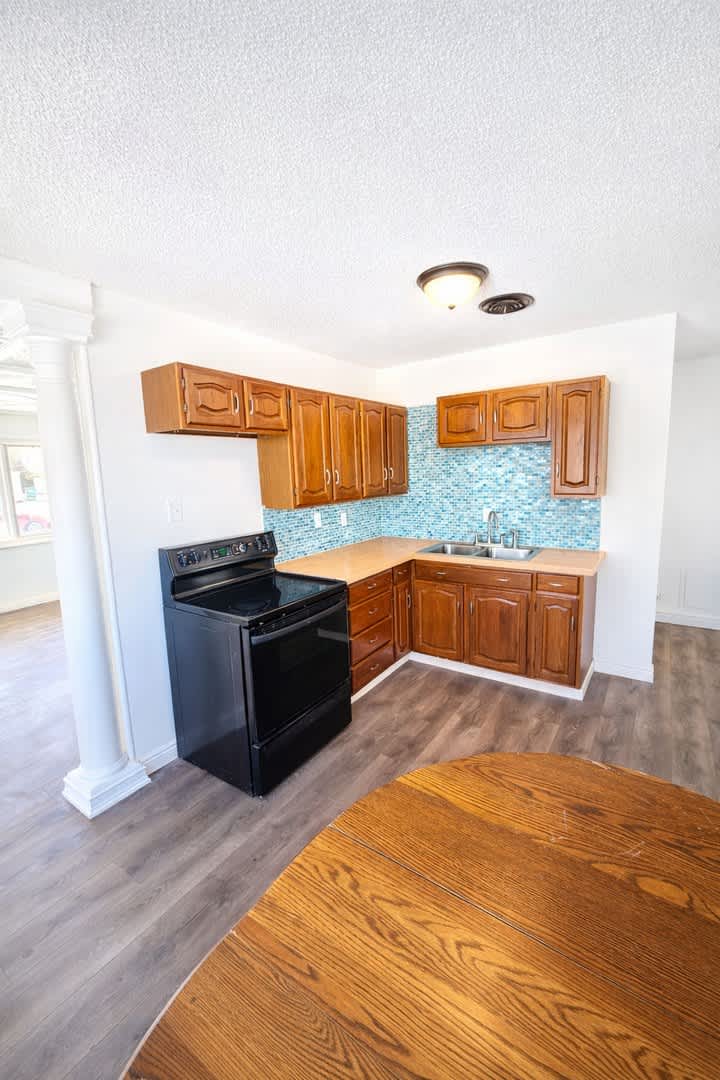 HALF OFF FIRST MONTH'S RENT – photo 3