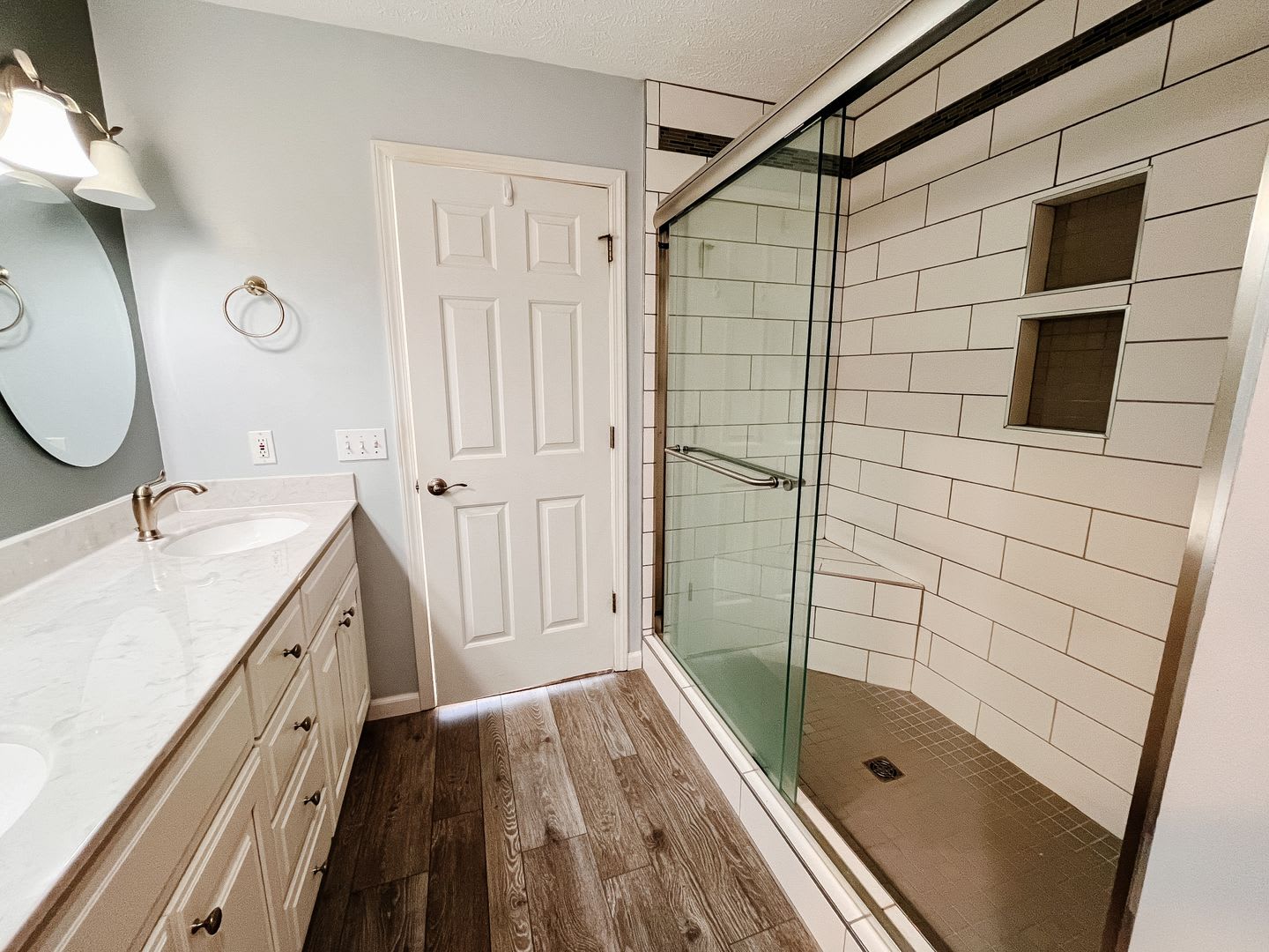 Renovated 3 Bedroom, 3 Bath Townhouse with 2-car garage and views! – photo 5