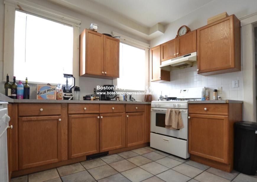 140 Brooks St. – photo 5