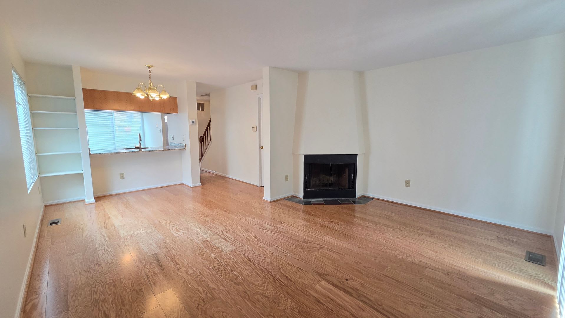Great Arlington Location with Garage! – photo 5