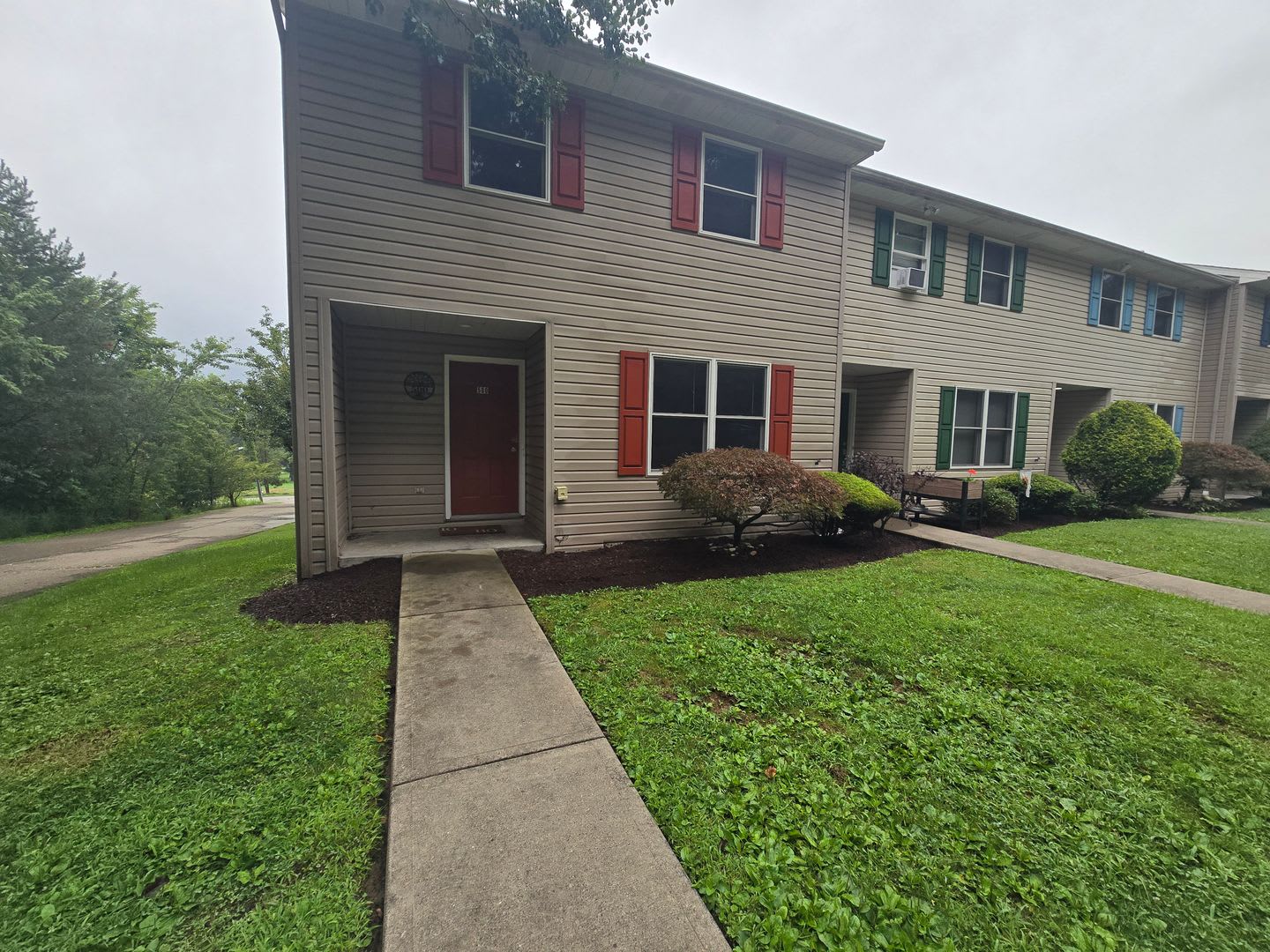 Extra Large Updated 3 Bedroom Townhouse – photo 2