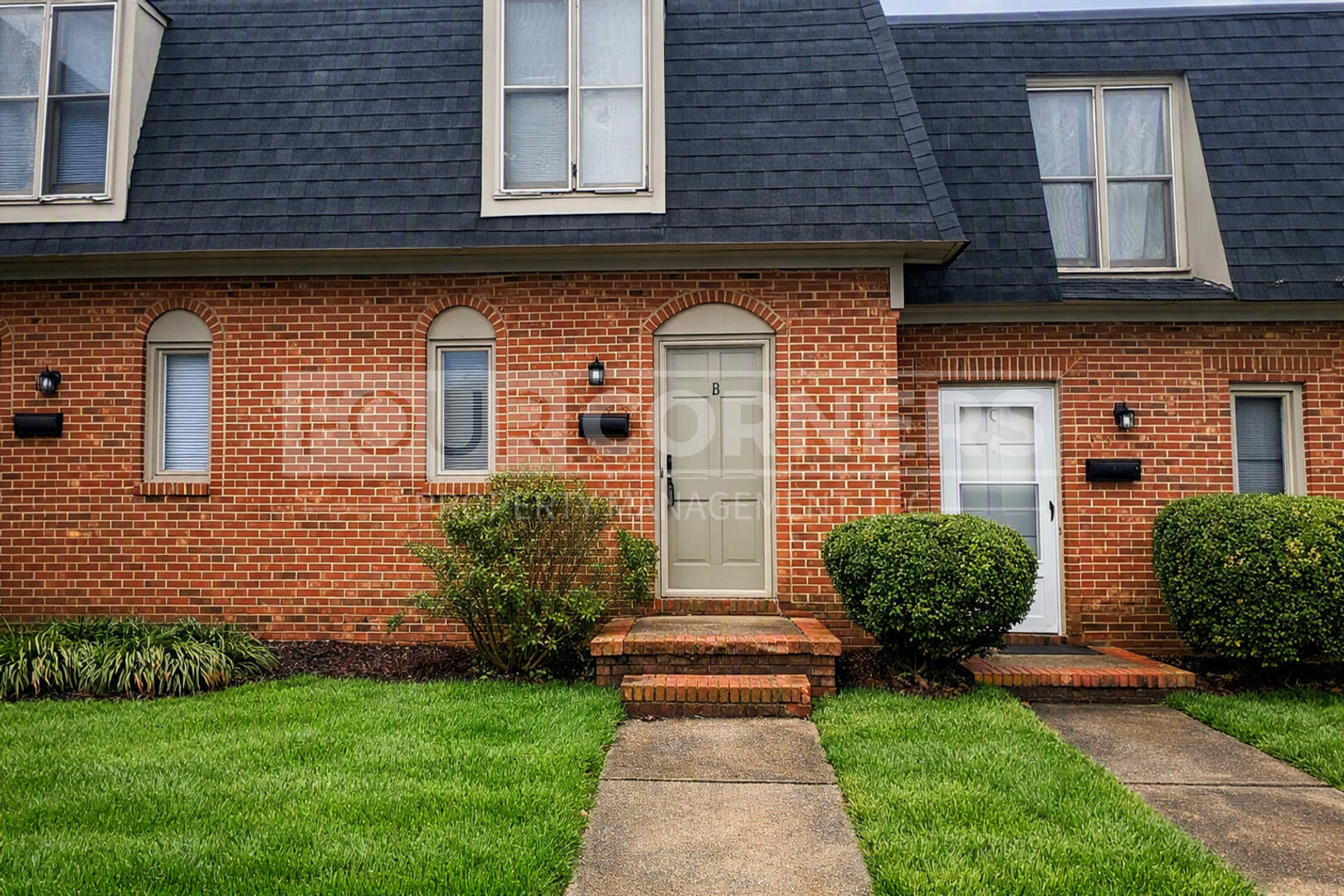 Spacious 2 Bedroom 1.5 Bath Townhome – photo 1