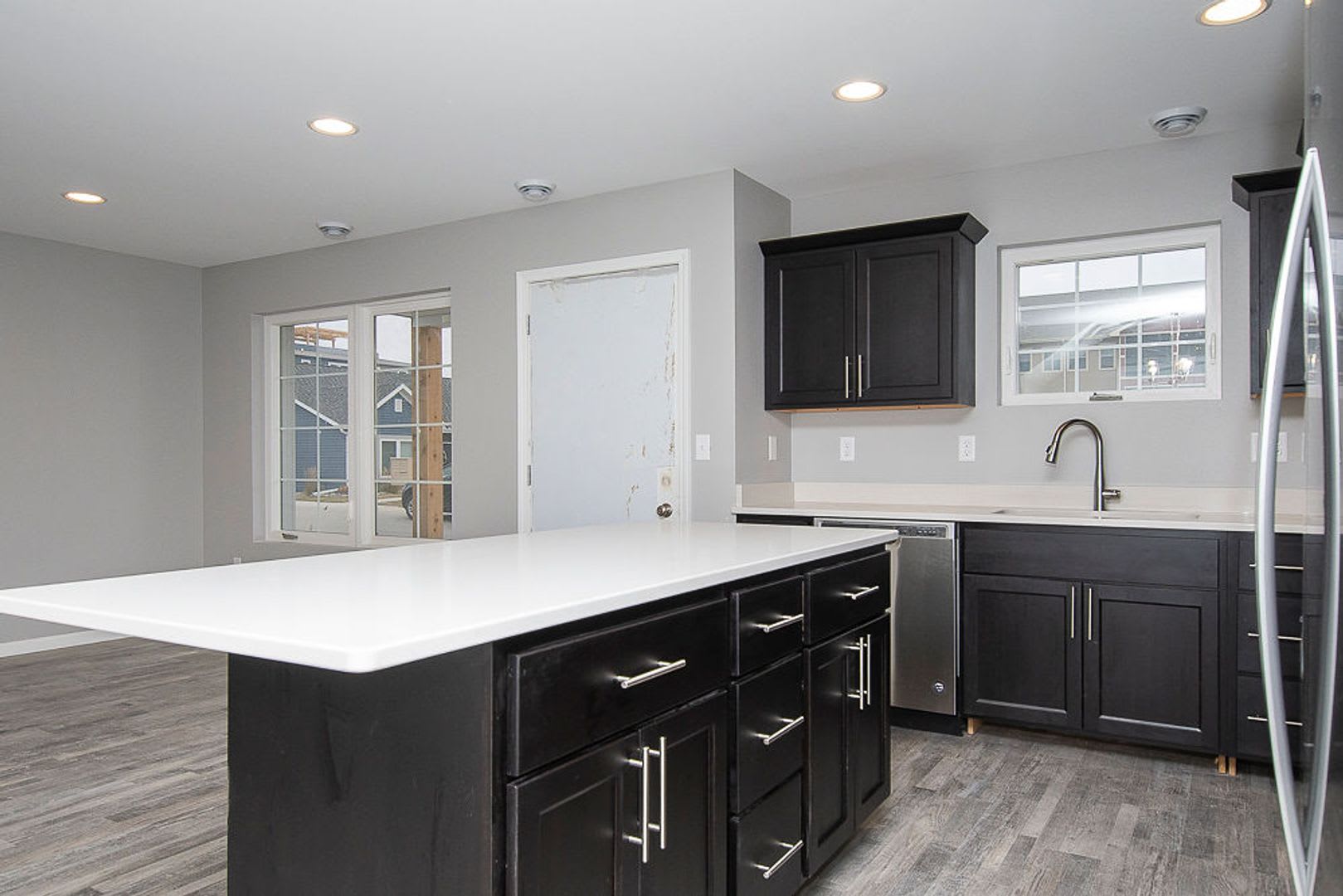 Luxury Living in a Private Community – photo 4