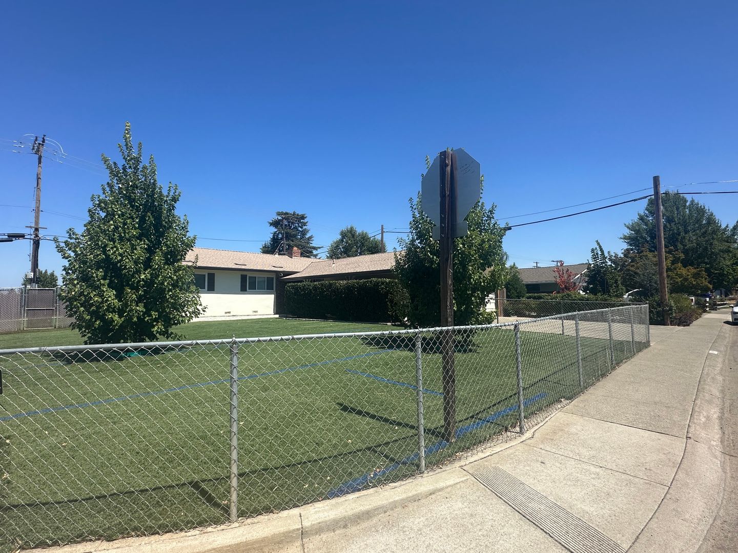 AVAILABLE NOW!!! Gorgeous, Updated 3 Bed / 2 Bath in East Sacramento! – photo 3