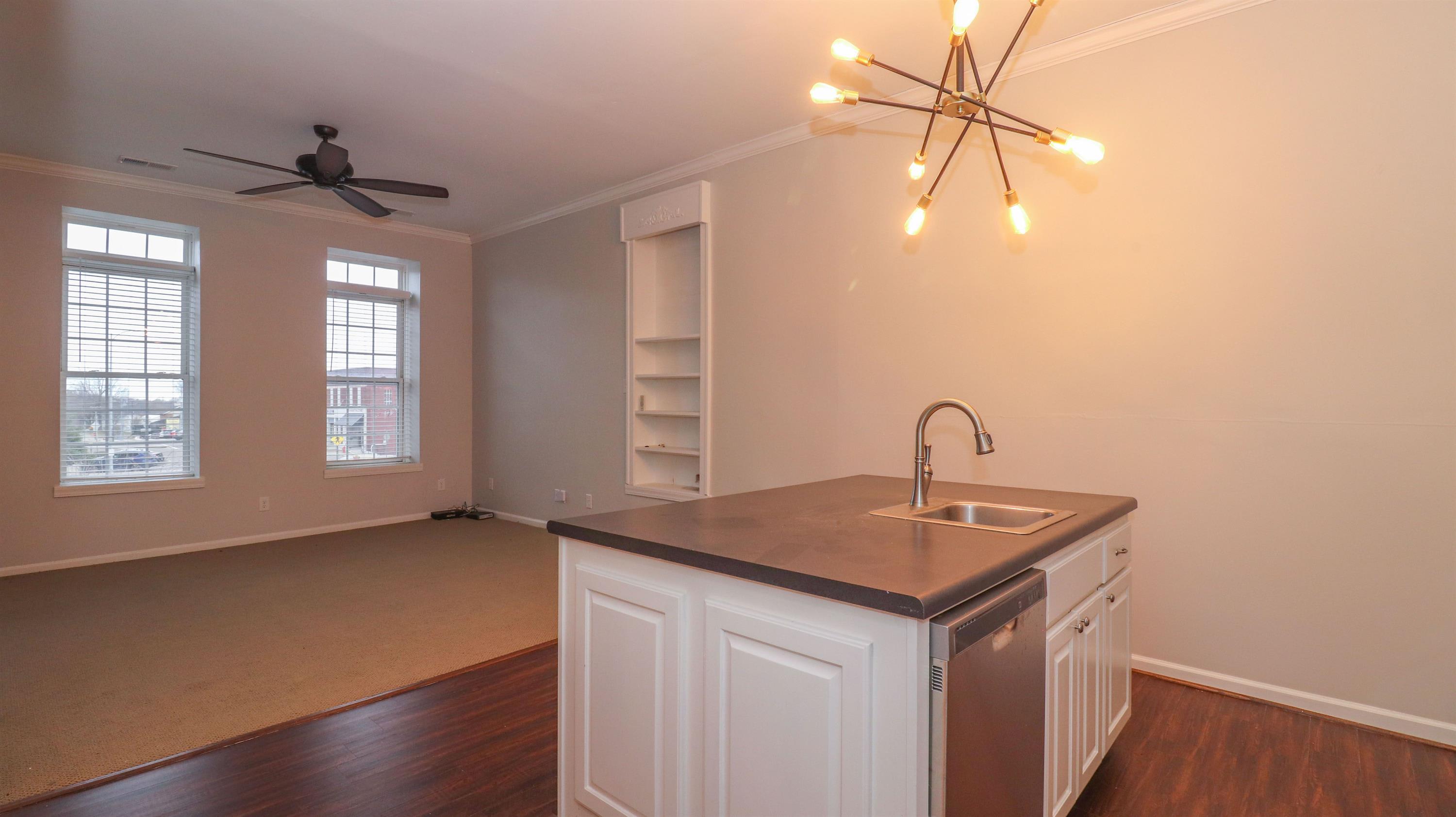 32 N Lafayette Ave – photo 4