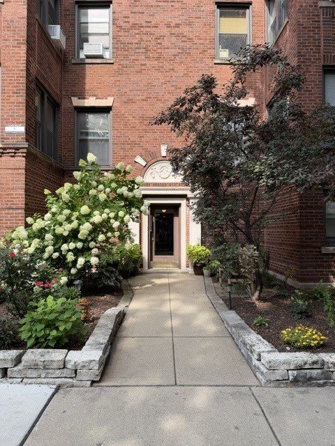 4902 N Rockwell Street – photo 2