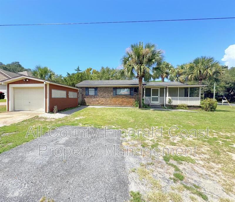 733 Beach Dr – photo 1