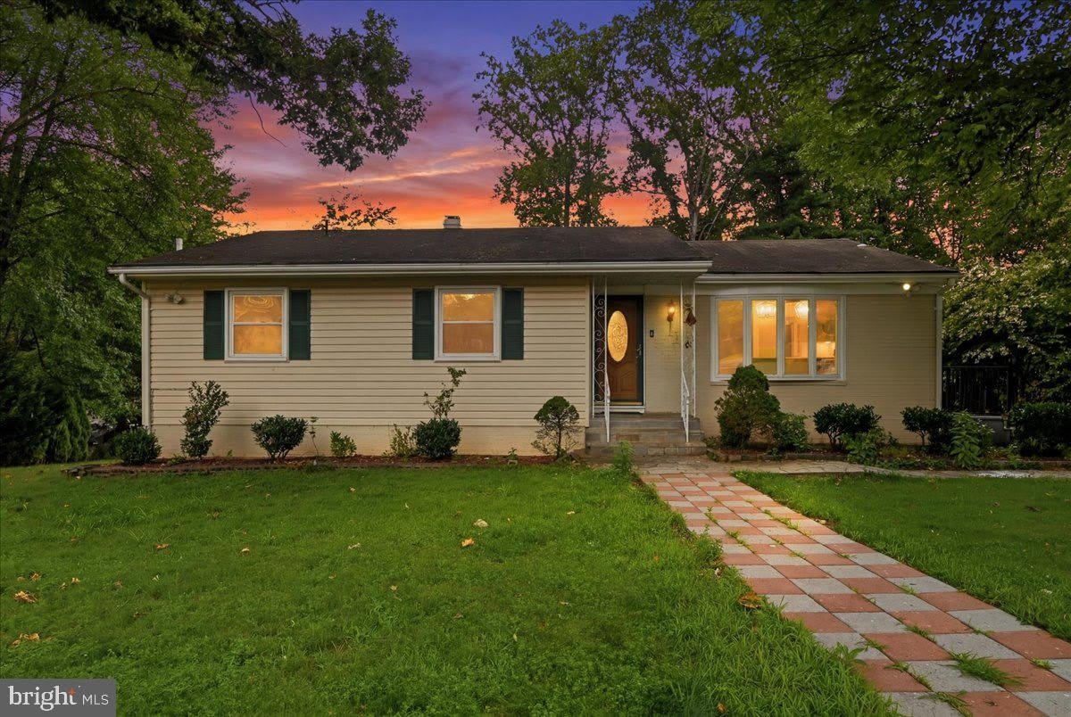 131 CASMAR Street SE – photo 1