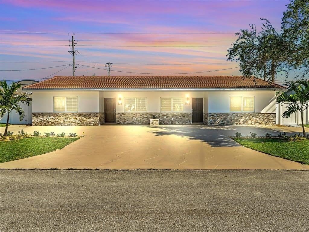 541 NE 18th Street – photo 1