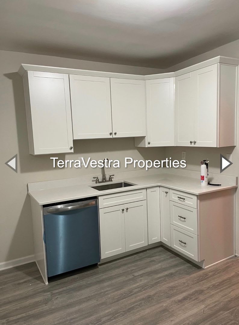 Recently Remodeled Single Family Home! Eligible for $500 Security Deposit. – photo 1