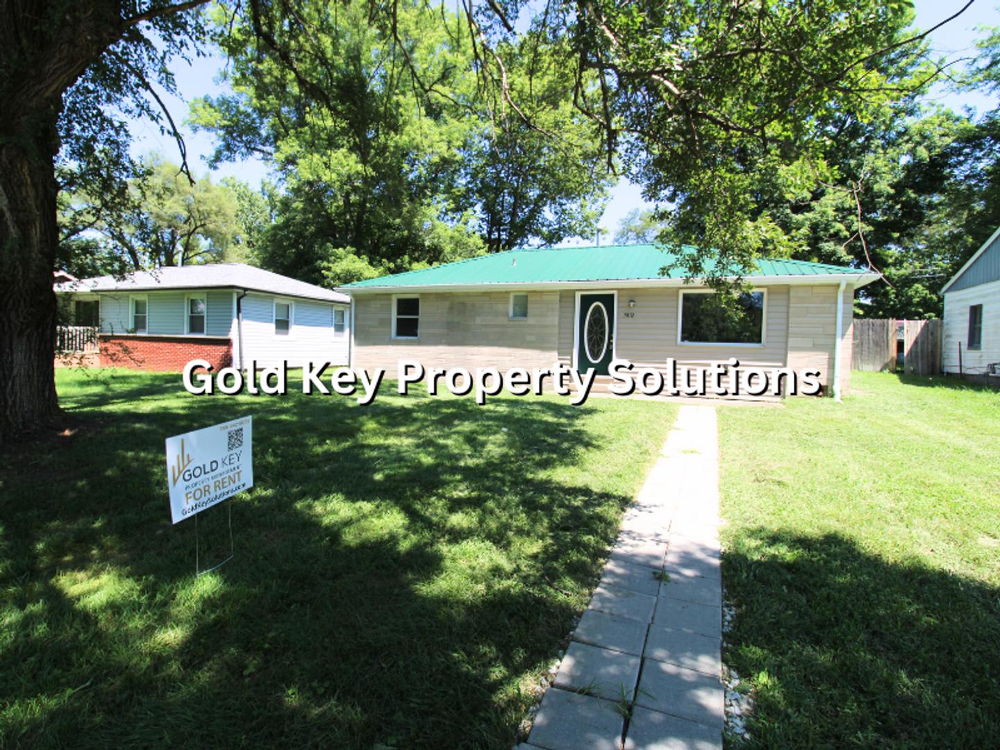 Muncie 3 Br 1 Ba House With New Flooring And Paint Section 8 Approved – photo 1