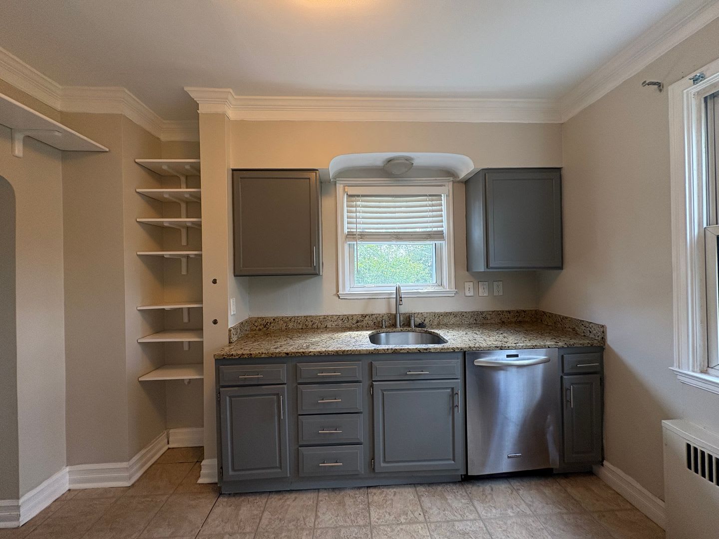 3 Bedroom/1.5 bath house with Basement and Fenced Backyard! – photo 4