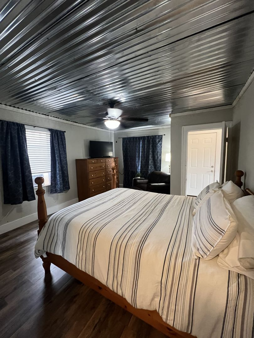 Welcome to your Fully Furnished retreat in Linden, Texas! – photo 3
