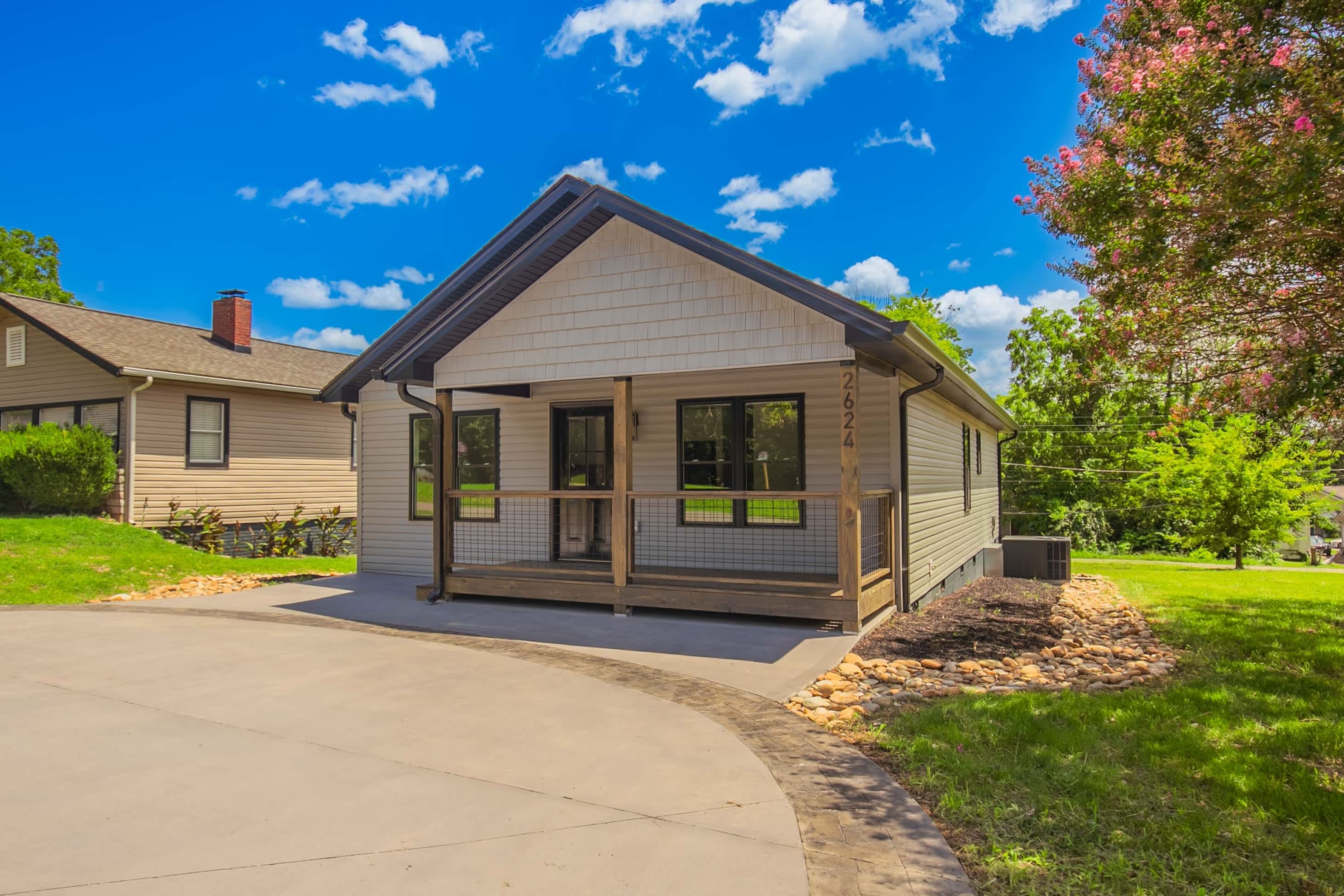 2624 Washington Avenue – photo 1