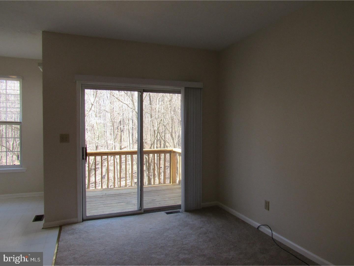 421 WOODSTOCK Lane – photo 4