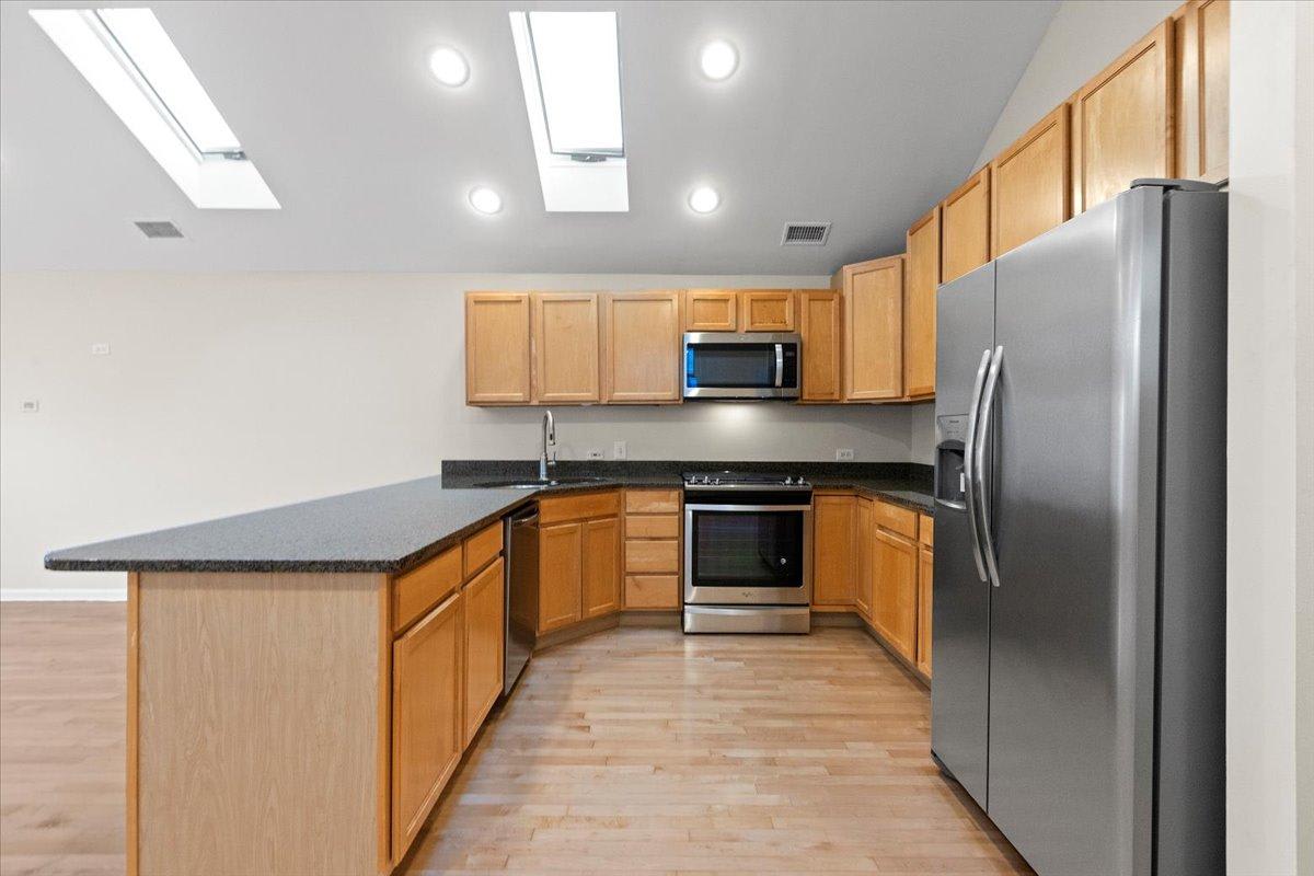 456 N Green St – photo 2