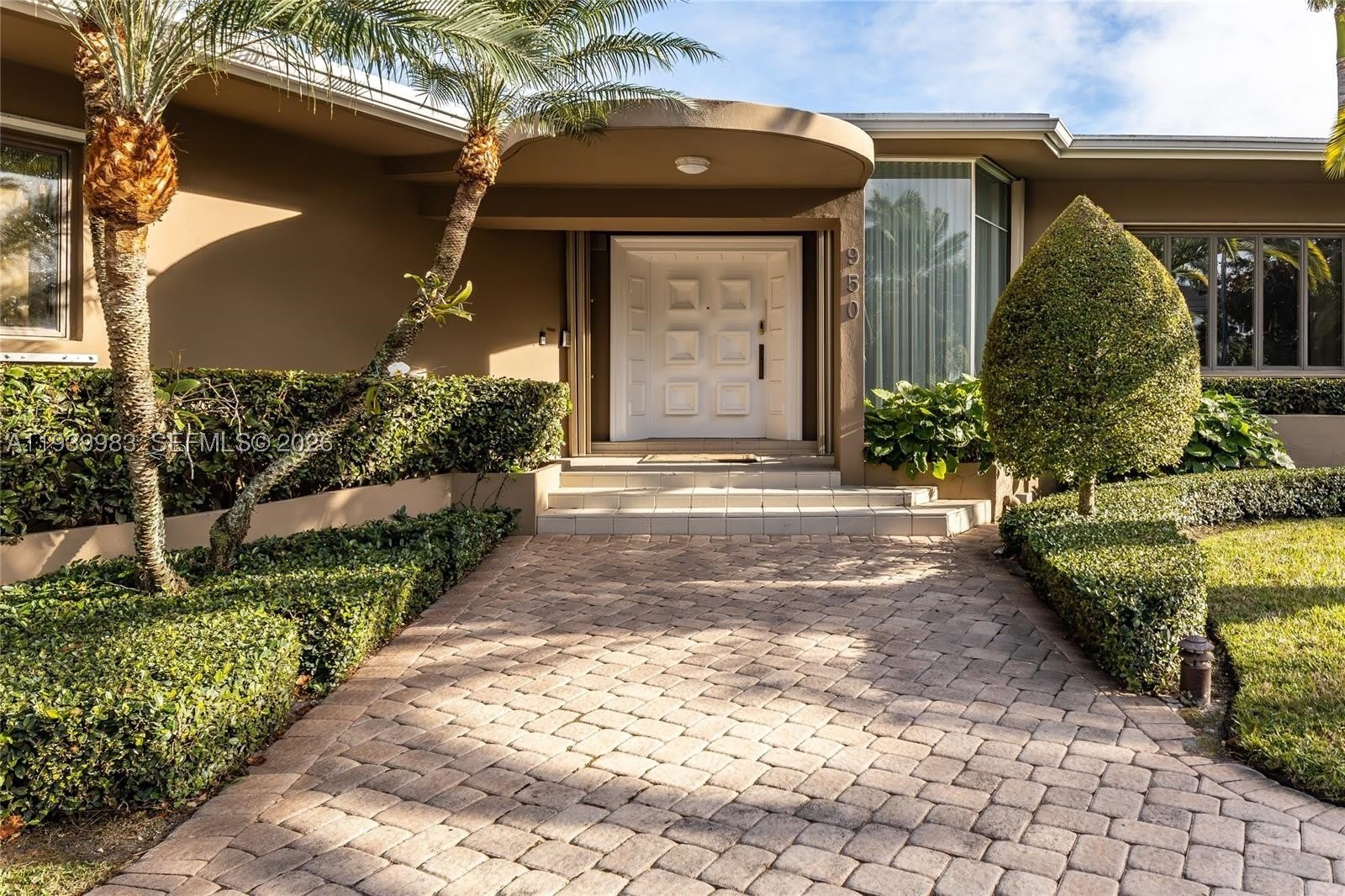 950 S Southlake Dr – photo 2