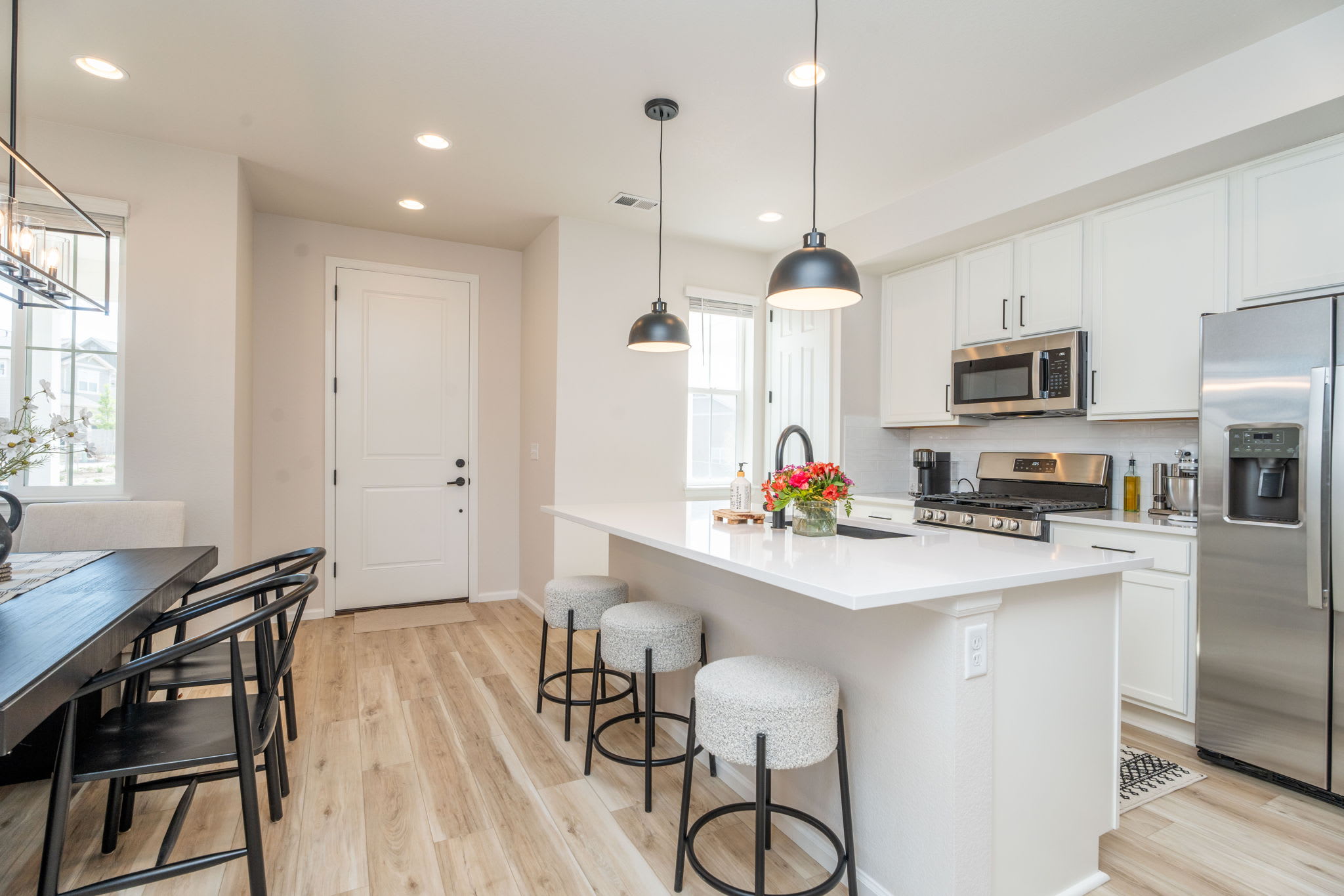 6225 Wild Rye St – photo 2