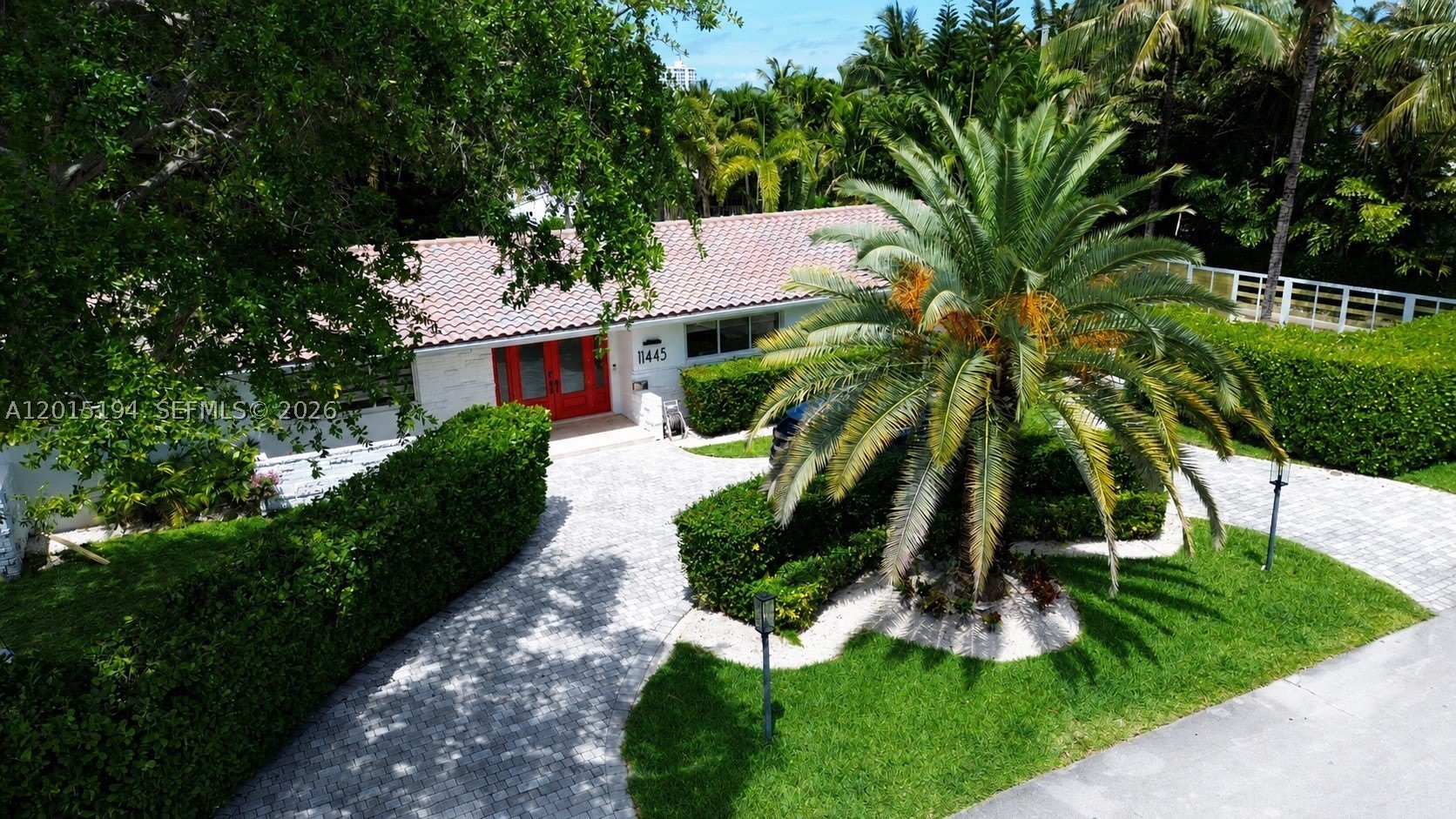 11445 N Bayshore Dr – photo 2