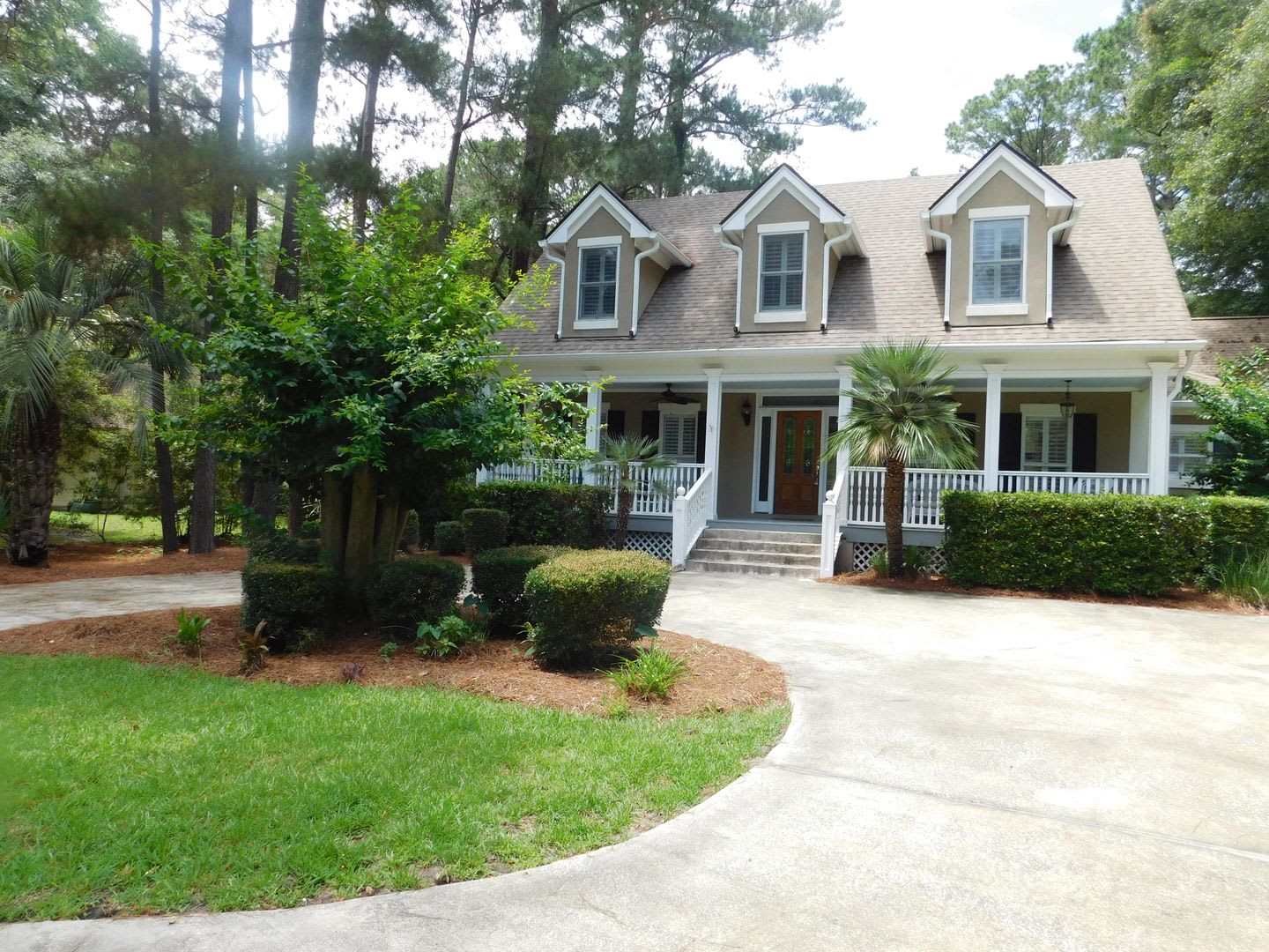 Expansive Unfurnished Spanish Wells Home Available for Rent – photo 3