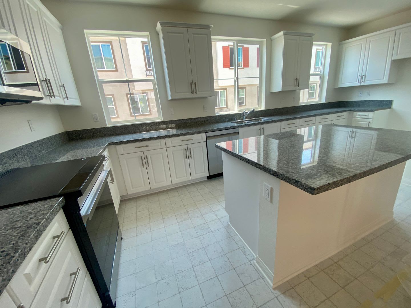Oceanside New 4Bed 3.5 Bath 2 Car garage Granite Kitchen Luxury Townhome $4150 – photo 2