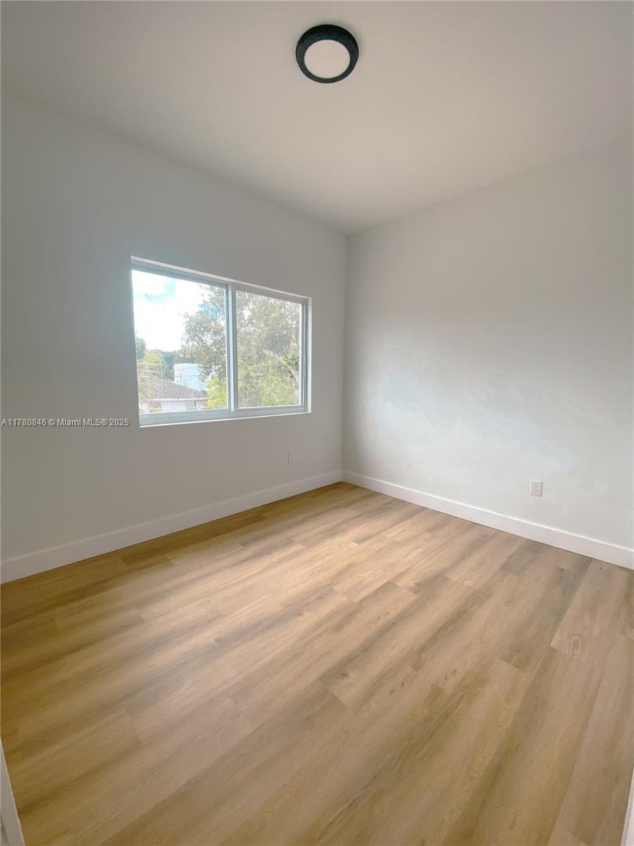 2121 NW 45th St – photo 2