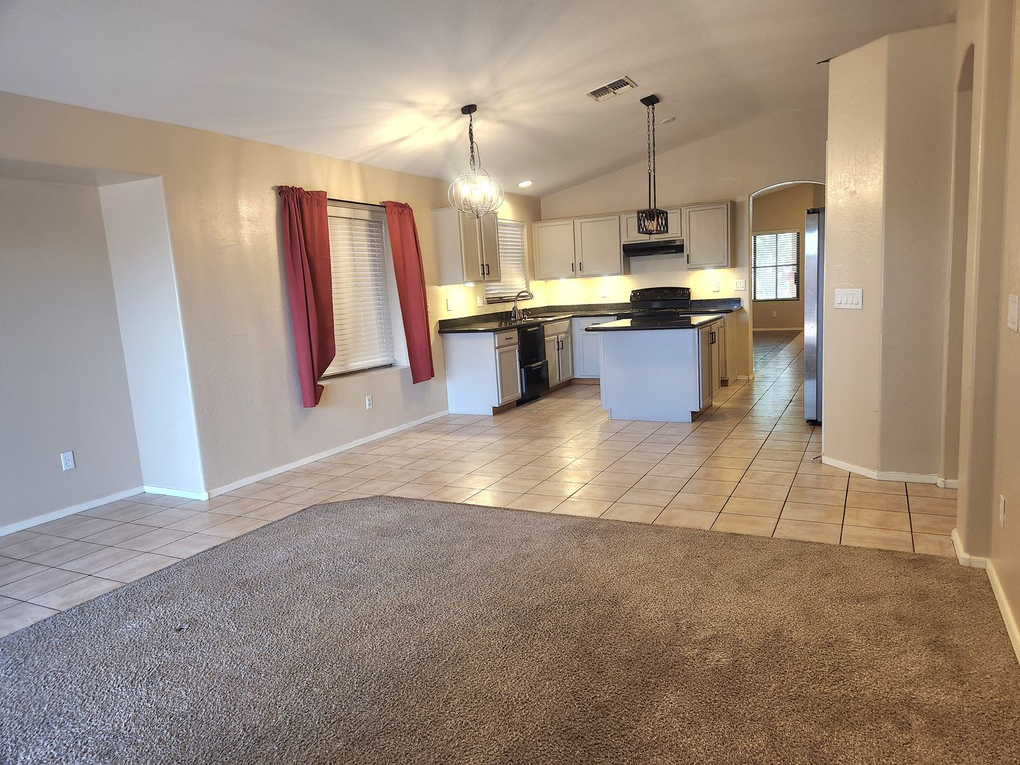 Spacious Home with Mountain views Near Downtown – photo 2