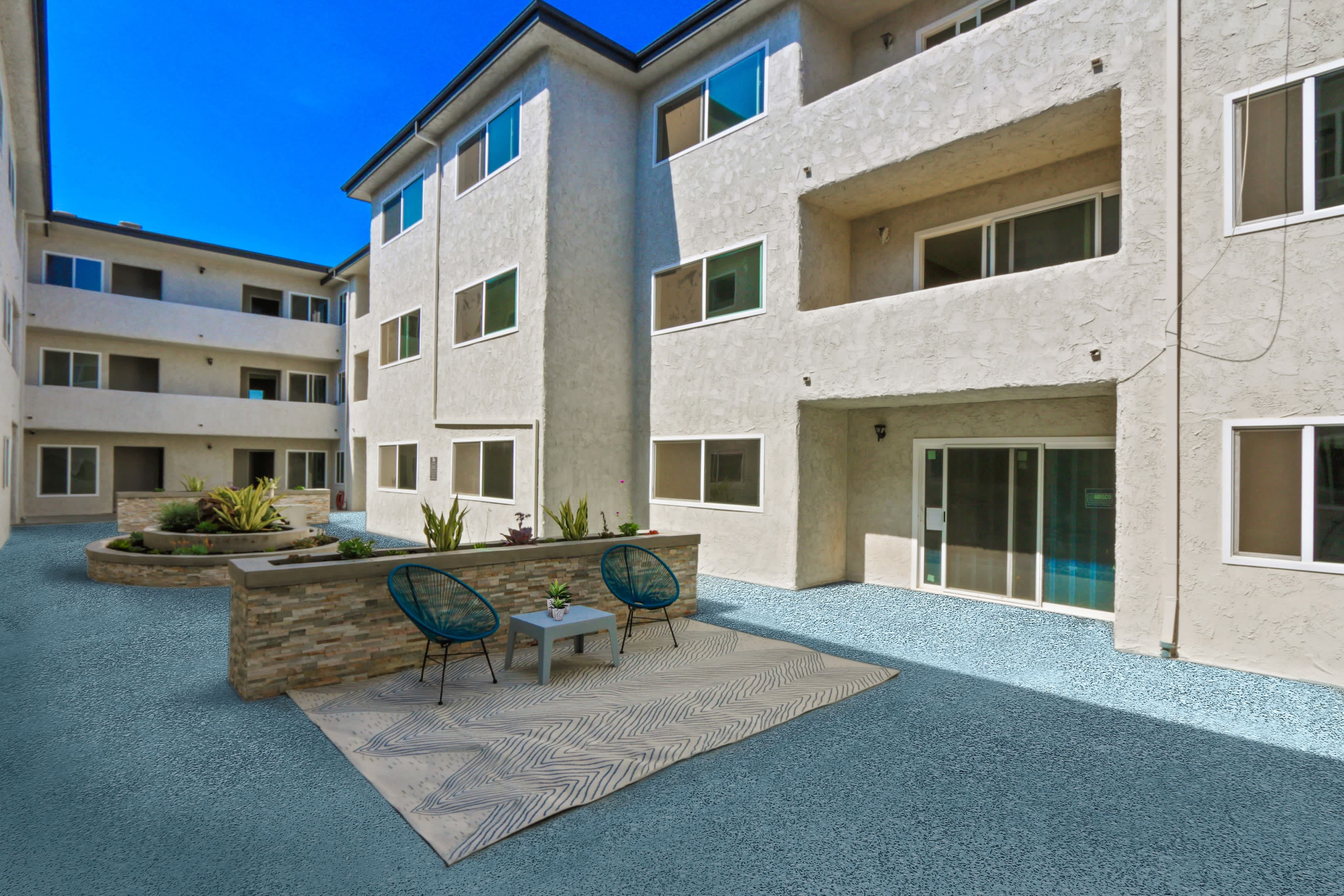 720 Louise Apartments – photo 1