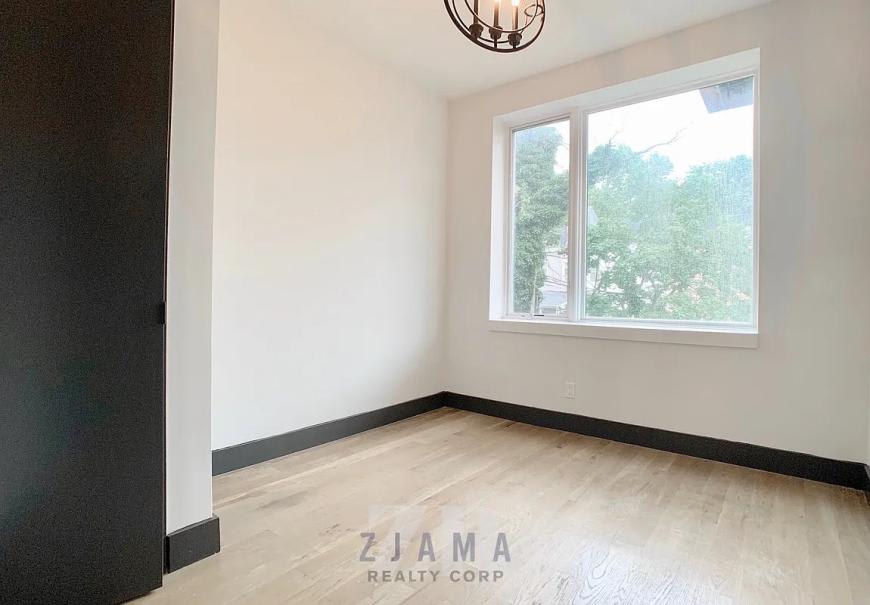 242 Hawthorne Street – photo 3