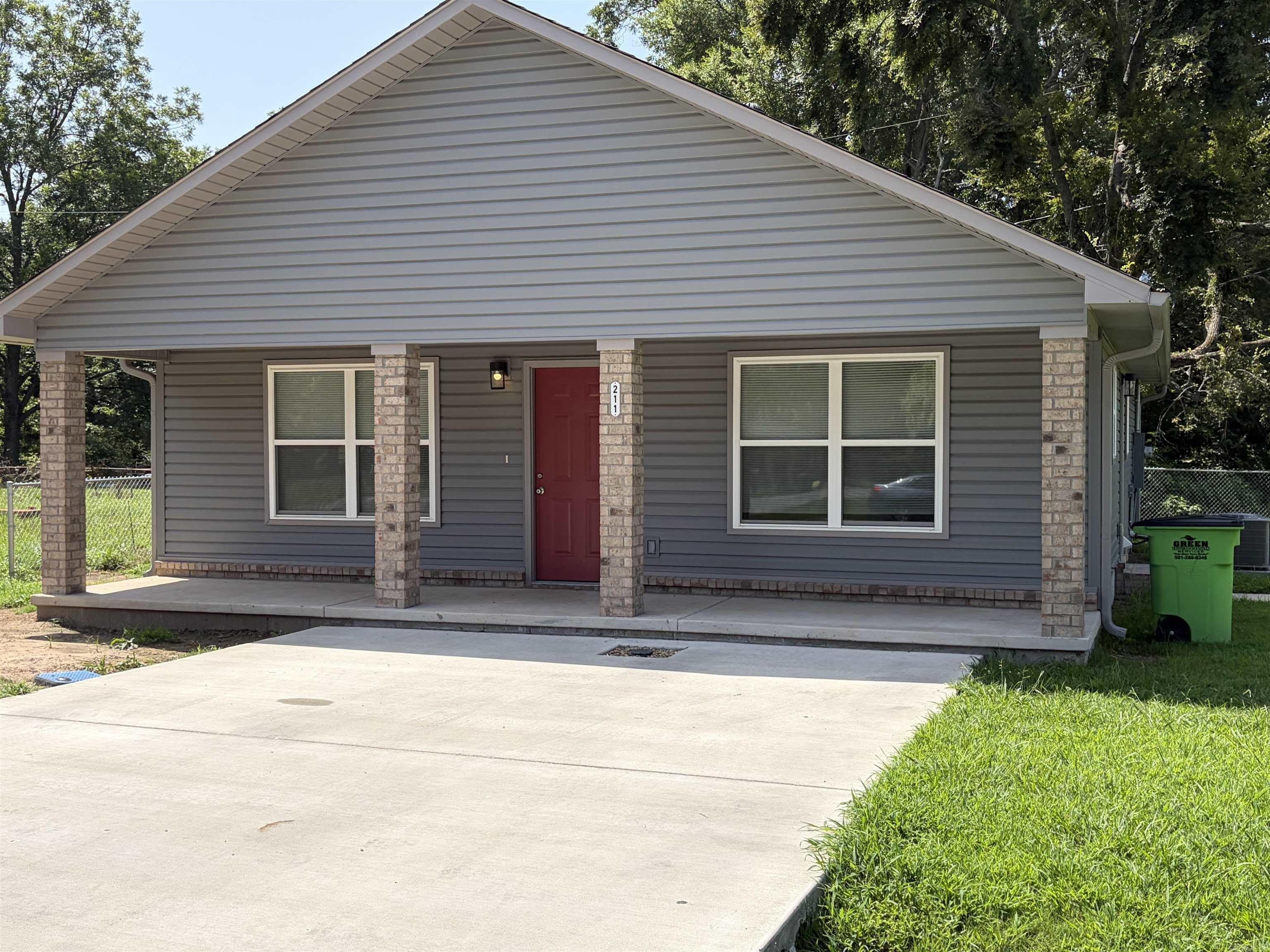 211 Thomas Circle – photo 1