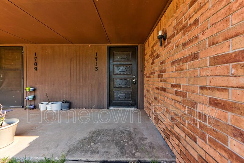 1713 Hillcrest Drive – photo 3